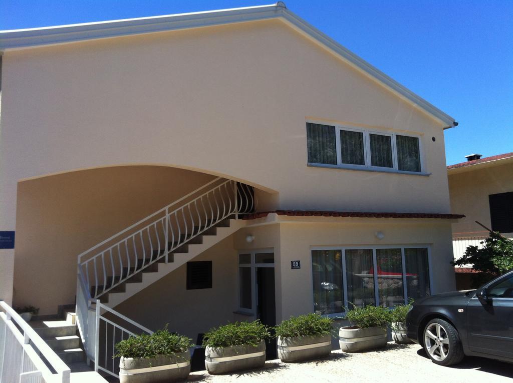 Apartments Ivanka Starigrad Paklenica Exterior photo